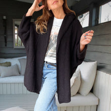 Cargar imagen en el visor de la galería, Cardigan Julieta Negro
