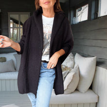 Cargar imagen en el visor de la galería, Cardigan Julieta Negro
