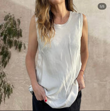 Cargar imagen en el visor de la galería, Polera Lore
